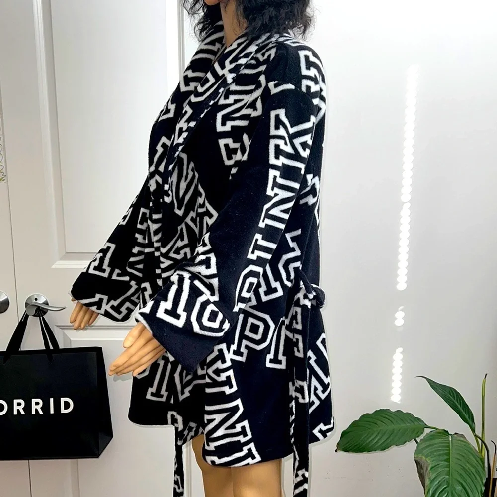 (Sold) V/s PINK robe - Picture 4 of 14